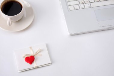 mektup kalp ve dizüstü