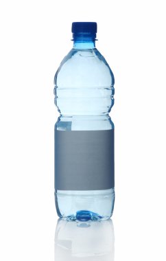 Plastik su şişesi.