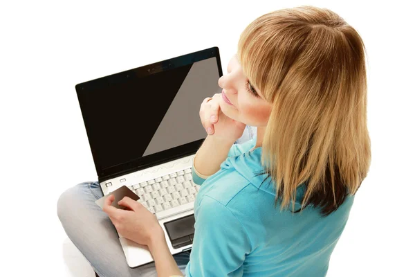 Woman holding a credit card and a laptop — Stock Photo, Image