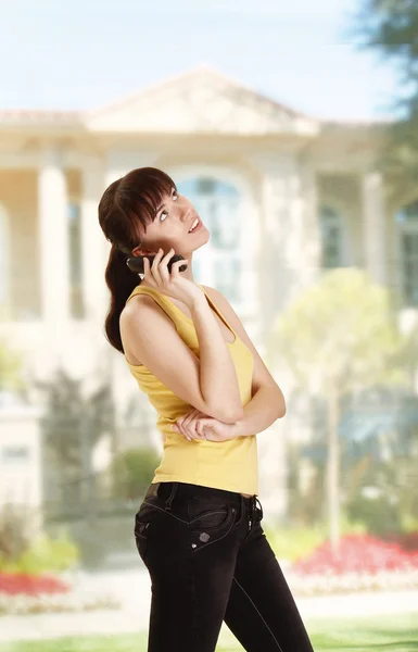 Young woman with cell phone — Stock Photo, Image