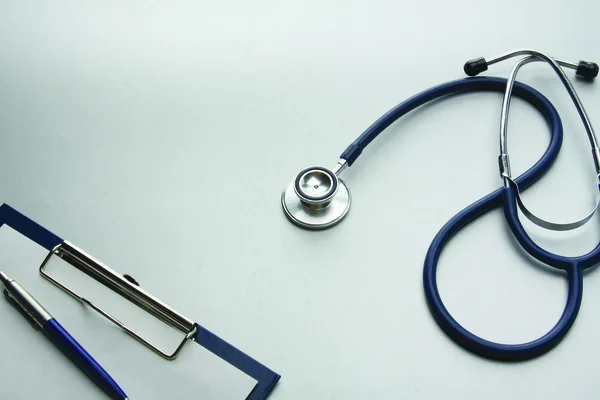 Stethoscope and a clipboard and a pen — Stock Photo, Image