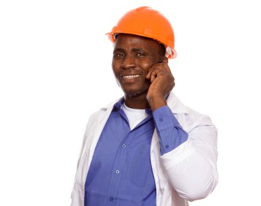 telefonda konuşurken Afro-Amerikan ustabaşı