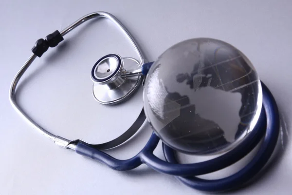 Stethoscope and a globe — Stock Photo, Image