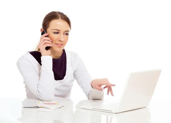 Femme d'affaires avec ordinateur portable et téléphone — Photo