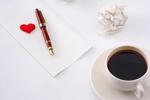 Tasse de café, lettre, stylo — Photo