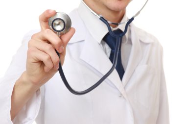 genç bir erkek doktor dinleme