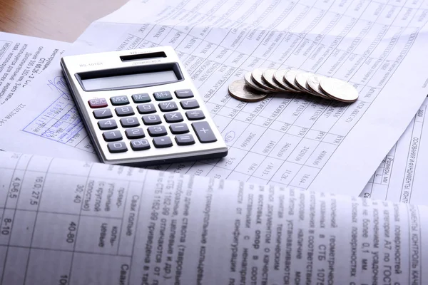 Bozuk paralar ve hesap makinesi