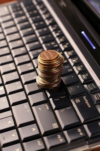 A coin pile over a laptop — Stock Photo, Image