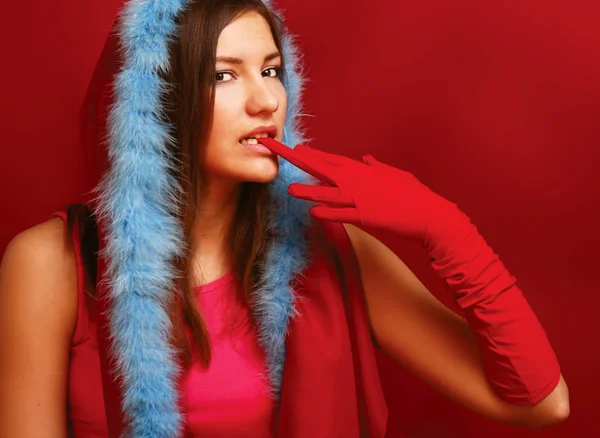 毛皮のコートの若い女性 — ストック写真