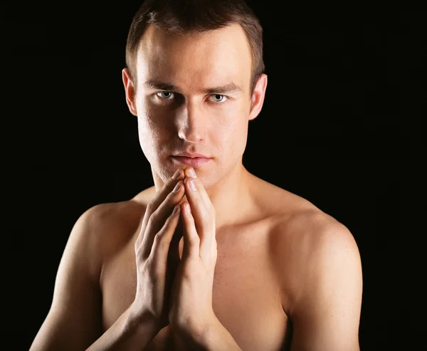 Retrato de un hombre musculoso desnudo —  Fotos de Stock