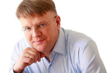 gözlüklü adam portresi