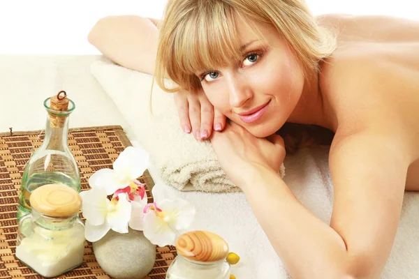Vrouw genieten van spa behandeling — Stockfoto