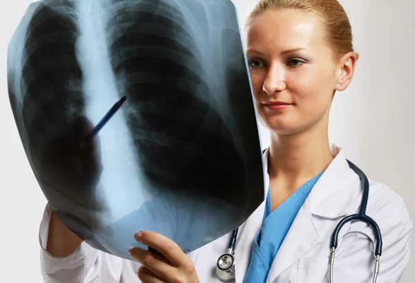Female doctor with an x-ray — Stock Photo, Image