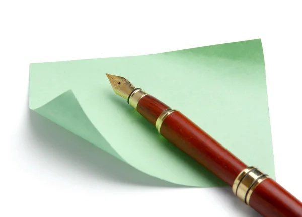 Στυλό και το χαρτί πράσινο Σημείωση — Φωτογραφία Αρχείου