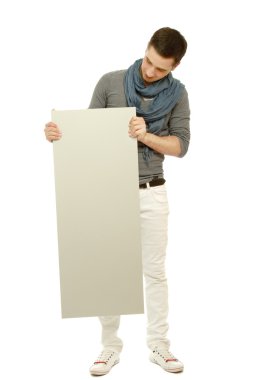 yakışıklı adam boş bir holding