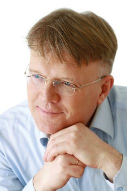 gözlüklü adam portresi