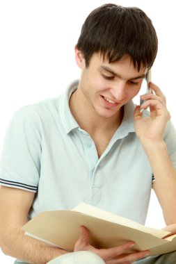 Telefonda konuşan adam.