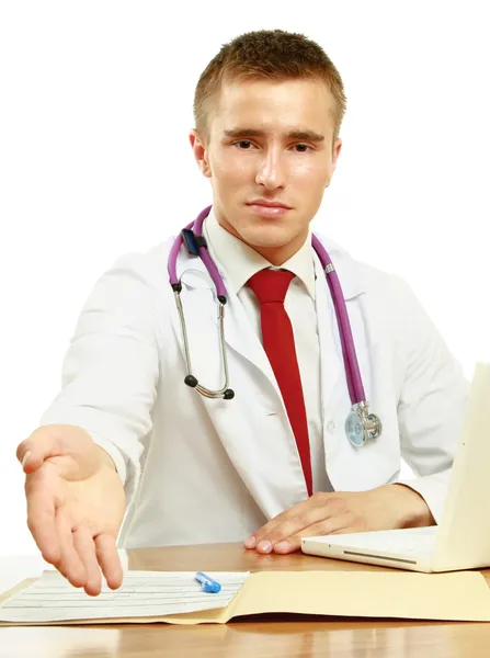 Médico masculino esticando a mão — Fotografia de Stock