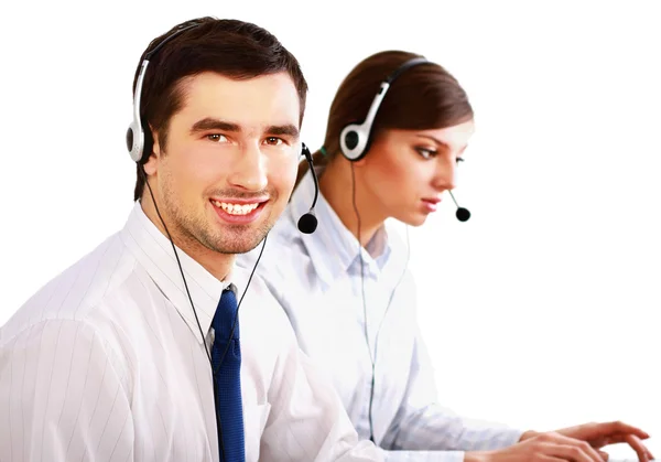 Jonge mensen die werken in een callcenter — Stockfoto