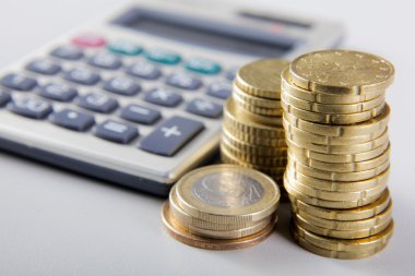 Bozuk paralar ve hesap makinesi