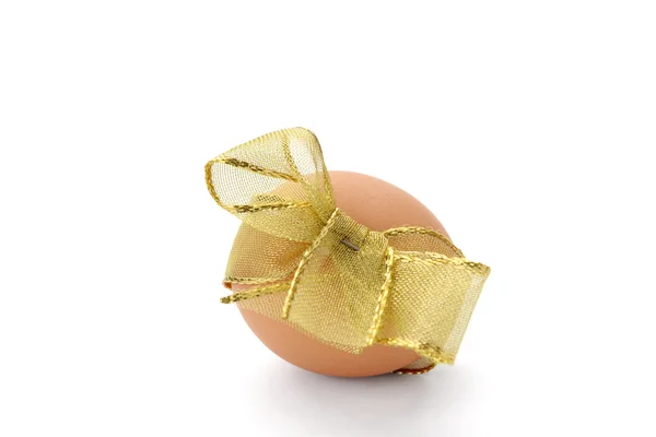 Zlaté vejce zlatou páskou — Stock fotografie
