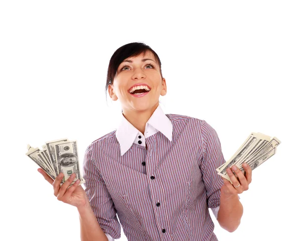 Señora mostrando dinero en efectivo y sonriendo — Foto de Stock