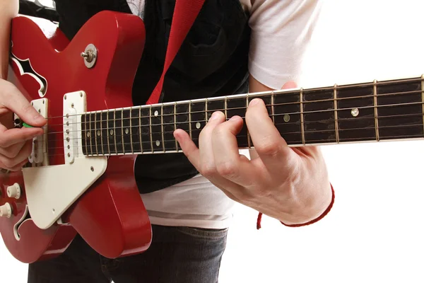 Närbild av en gitarrist som spelar — Stockfoto
