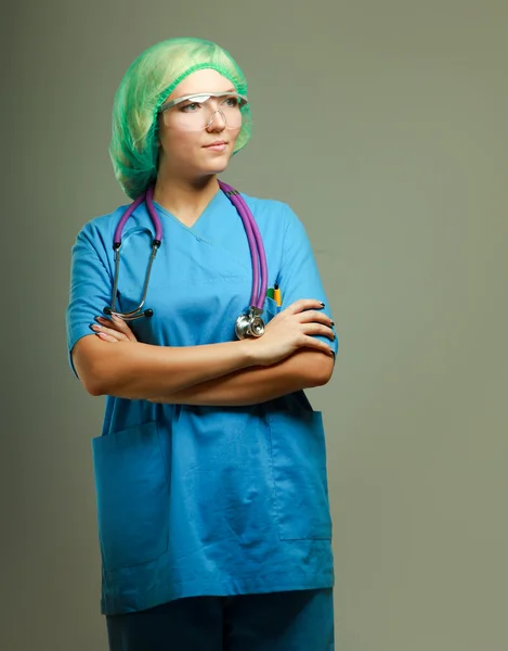 Médecin féminin en uniforme — Photo