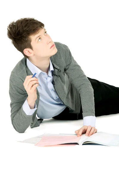 Estudiante chico es studyin — Foto de Stock