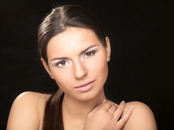 Hermosa mujer tocando cara — Foto de Stock