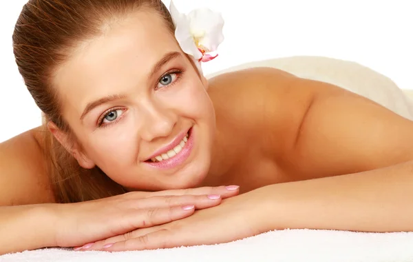 Beautiful woman relaxing in a spa center — Stock Photo, Image