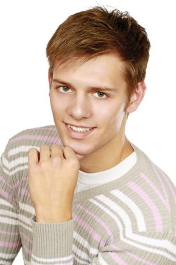 genç gülümseyen adam