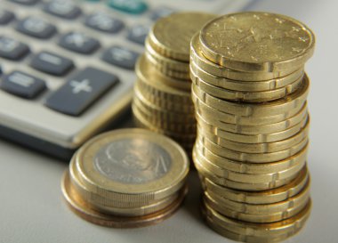 Bozuk paralar ve hesap makinesi