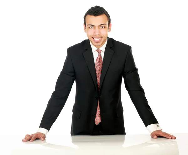 Homme debout près du bureau — Photo