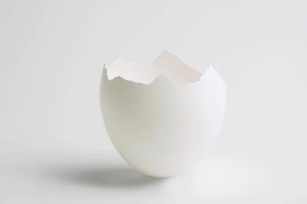 Eierschale. 3D-Darstellung einer geknackten Eierschale — Stockfoto