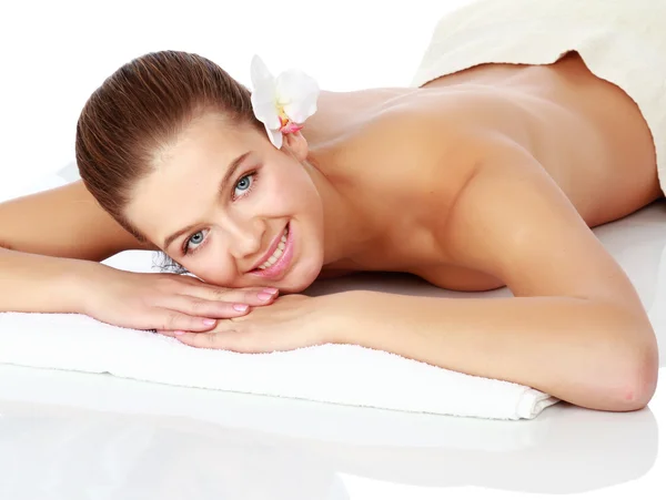 Woman receiving a therapy with hot stones — Stock Photo, Image