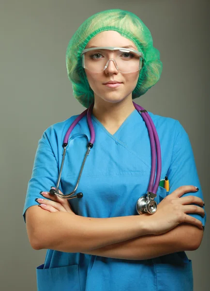 Médecin féminin en uniforme — Photo