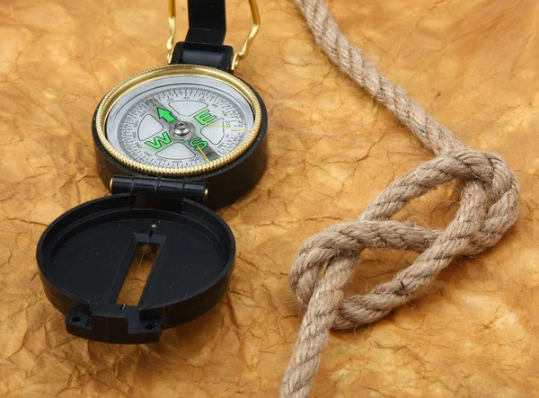 Old compass and rope — Stock Photo, Image