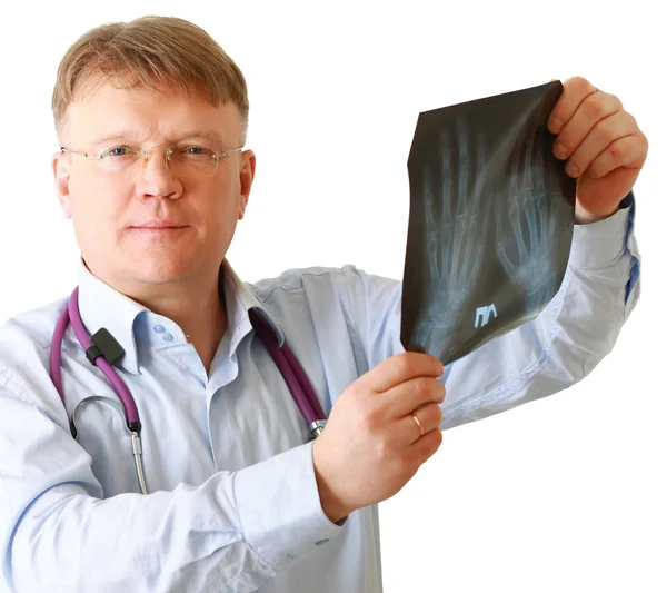 Medicul de sex masculin examinarea radiografiei — Fotografie, imagine de stoc