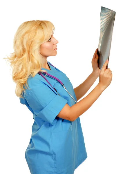 Female doctor examining an X-ray picture — Stock Photo, Image