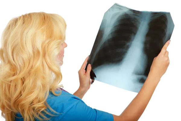 Female doctor examining an X-ray picture — Stock Photo, Image