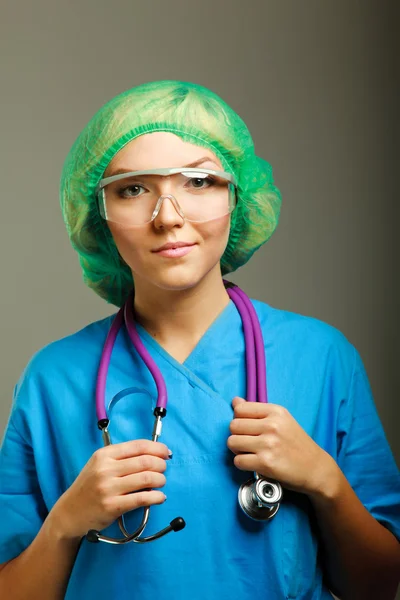 Doctora en uniforme —  Fotos de Stock