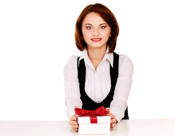 Podnikání žena s krabičky s červenou stuhu — Stock fotografie