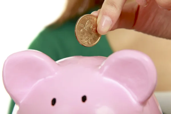 Jonge mooie vrouw met piggy bank Stockfoto