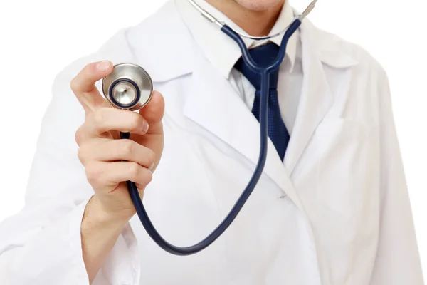 Un joven médico varón escuchando —  Fotos de Stock