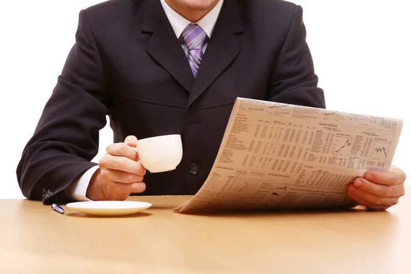 Empresário lendo jornal — Fotografia de Stock