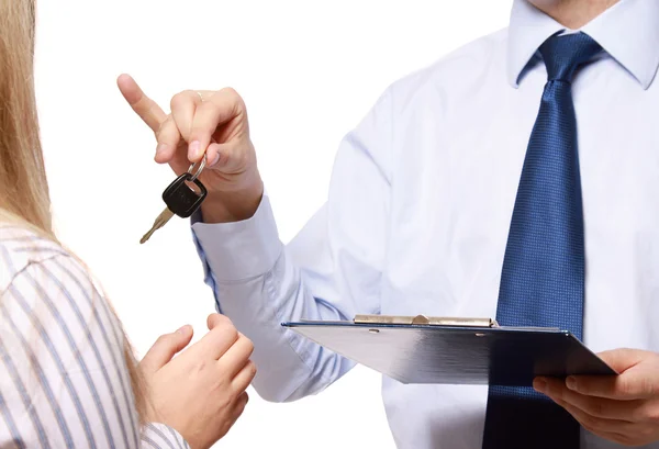 Realtor giving keys to a woman — Stock Photo, Image