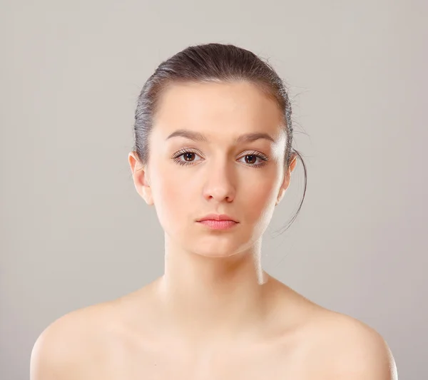 A portrait of a beautiful woman isolated on grey background — Stock Photo, Image