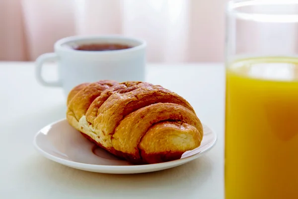 Croissants, koffie, jus d'orange — Stockfoto