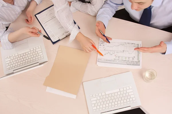 Mensen uit het bedrijfsleven werken — Stockfoto